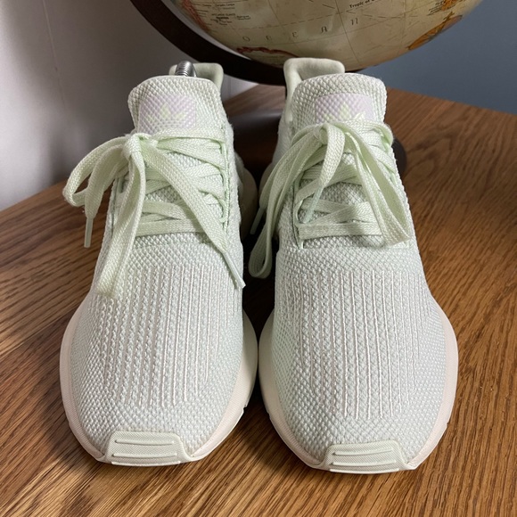 Adidas sneakers in mint green size 6US - Picture 2 of 7